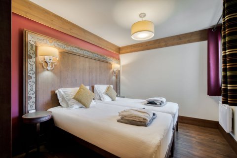 4 bedrooms Apartment in Les Belleville, France No. 100011 14