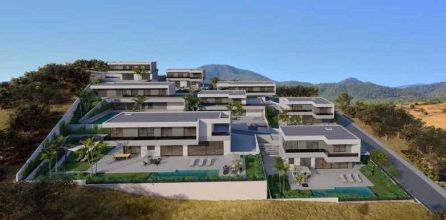 4 bedrooms House in Parekklisia, Cyprus No. 40231