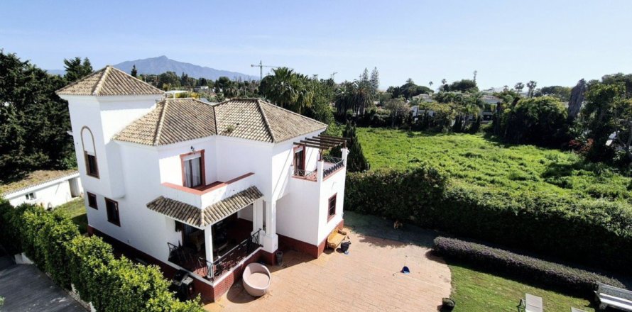 4 bedrooms Villa in Dinh An, Vietnam No. 111032