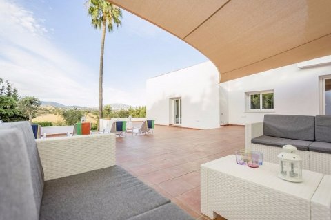 4 bedrooms House in Estepona, Spain No. 25239