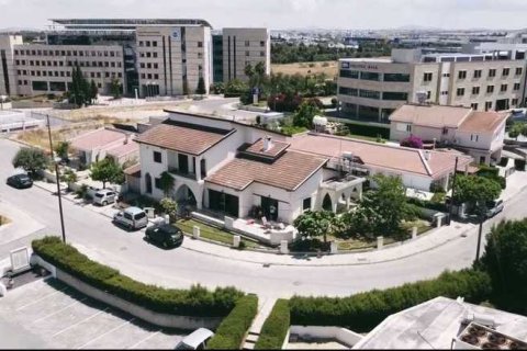 4 dormitorios House en Strovolos, Cyprus No. 31652 4