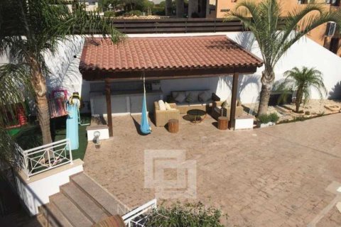 5 bedrooms Villa in Agios Athanasios, Cyprus No. 78967 16