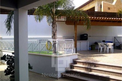 5 bedrooms Villa in Agios Athanasios, Cyprus No. 78967 3