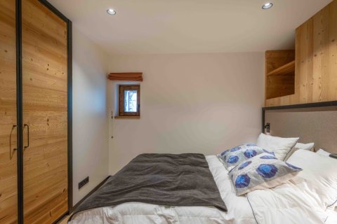 5 chambres House à Les Allues, France No. 100135 12