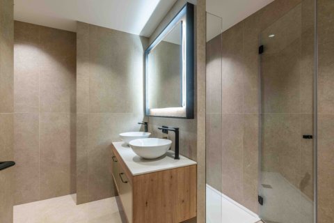 5 chambres House à Les Allues, France No. 100135 9