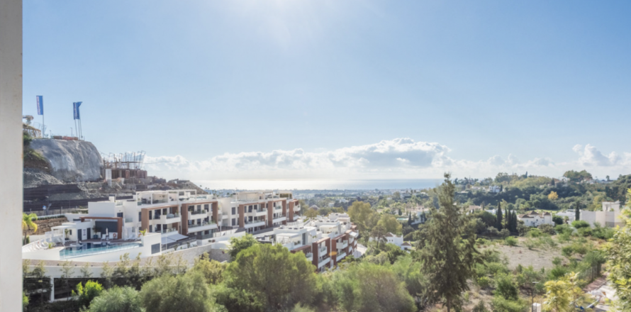 2 bedrooms Apartment in Benahavis, Spain No. 83931