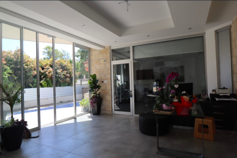 5 bedrooms House in Agios Athanasios, Cyprus No. 75688 9