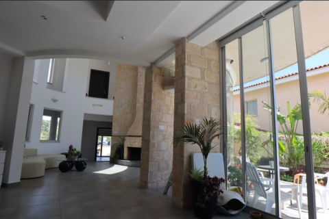 5 bedrooms House in Agios Athanasios, Cyprus No. 75688 8