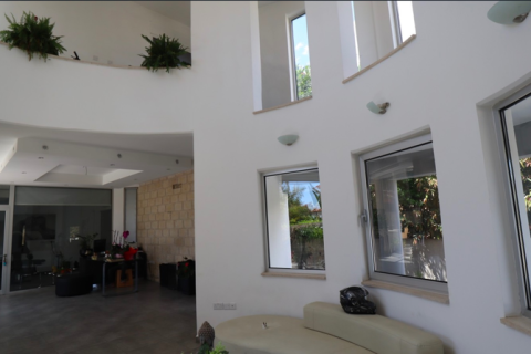 5 bedrooms House in Agios Athanasios, Cyprus No. 75688 10