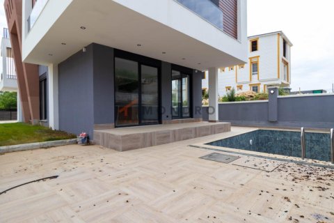 4 bedrooms Villa in Antalya, Turkey No. 116247