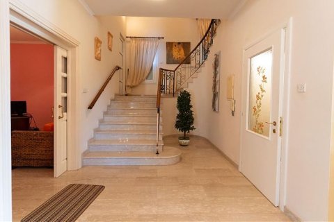 5 bedrooms Villa in Limassol, Cyprus No. 37490 11