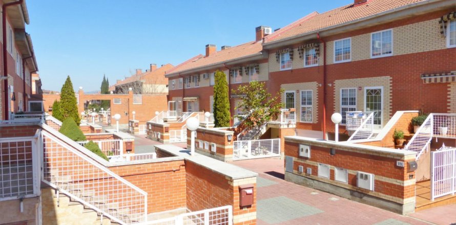 4 dormitorios Duplex en Madrid, Spain No. 26189