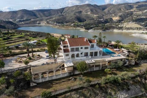 7 bedrooms House in Germasogeia, Cyprus No. 74502 8