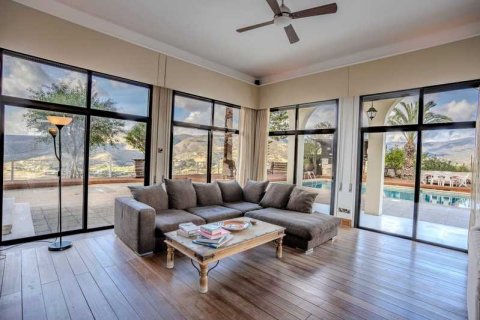 7 bedrooms House in Germasogeia, Cyprus No. 74502 9