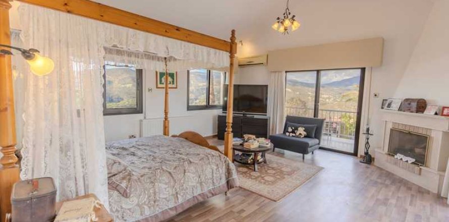 7 bedrooms House in Germasogeia, Cyprus No. 74502