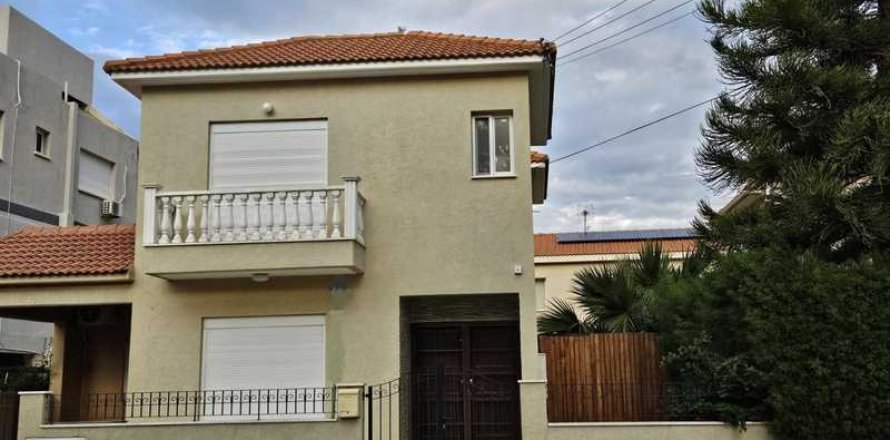 3 bedrooms Villa in Germasogeia, Cyprus No. 39501