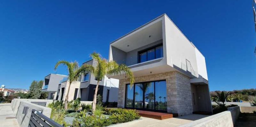 3 dormitorios Villa en Chloraka, Cyprus No. 78343