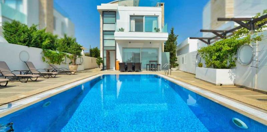 5 bedrooms House in Protaras, Cyprus No. 73045