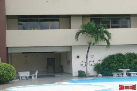 5 bedrooms Apartment in Bangkok, Thailand No. 98125 1