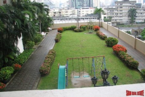 5 bedrooms Apartment in Bangkok, Thailand No. 98125 3