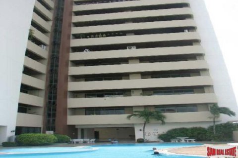 5 bedrooms Apartment in Bangkok, Thailand No. 98125 24