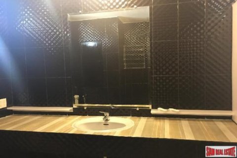 5 bedrooms Apartment in Bangkok, Thailand No. 98125 14