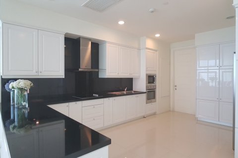 4 bedrooms Apartment in Bangkok, Thailand No. 97261 12