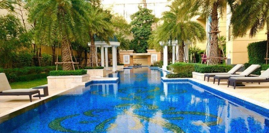 4 bedrooms Apartment in Bangkok, Thailand No. 97261