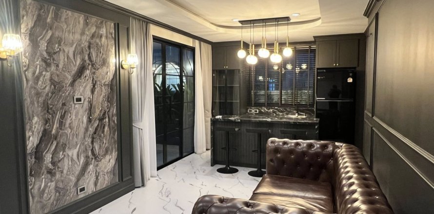 5 bedrooms House in Chiang Mai, Thailand No. 98163