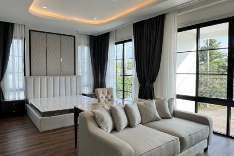 5 bedrooms House in Chiang Mai, Thailand No. 98163 2