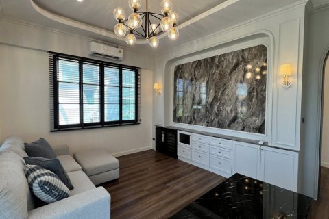 5 bedrooms House in Chiang Mai, Thailand No. 98163 12