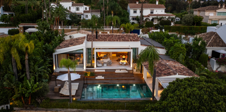 5 bedrooms House in Nueva Andalucia, Spain No. 83875