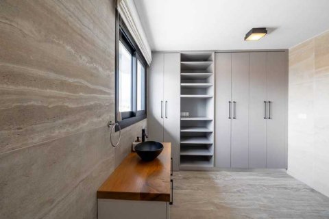 3 bedrooms Apartment in Limassol, Cyprus No. 103648 13