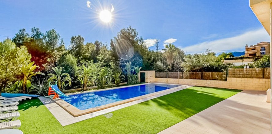 4 bedrooms Villa in La Nucia, Spain No. 112202