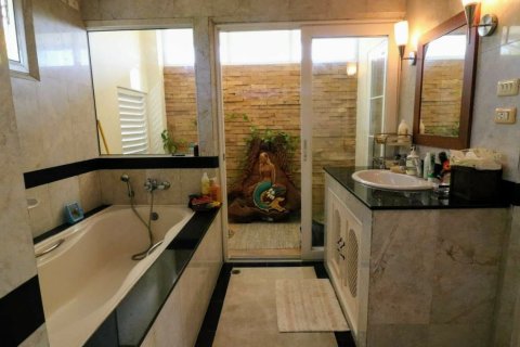 Дом с 4 спальнями в Чиангмай, Таиланд №97727 2