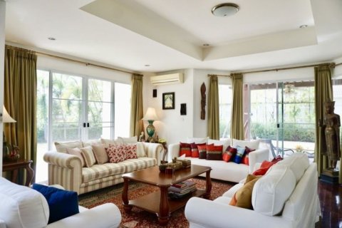 4 bedrooms House in Chiang Mai, Thailand No. 1495 2