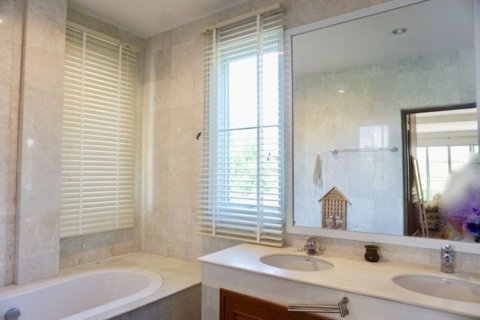 4 bedrooms House in Chiang Mai, Thailand No. 1495 17