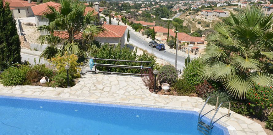 3 rooms Villa in Paphos, Cyprus No. 105225