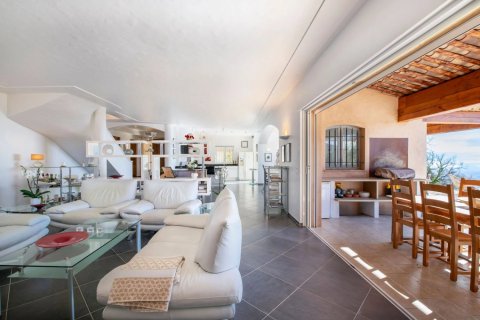5 bedrooms Villa in Chateauneuf-Grasse, France No. 69079 12
