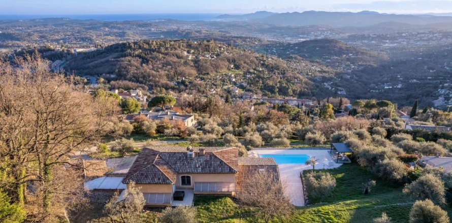 5 bedrooms Villa in Chateauneuf-Grasse, France No. 69079
