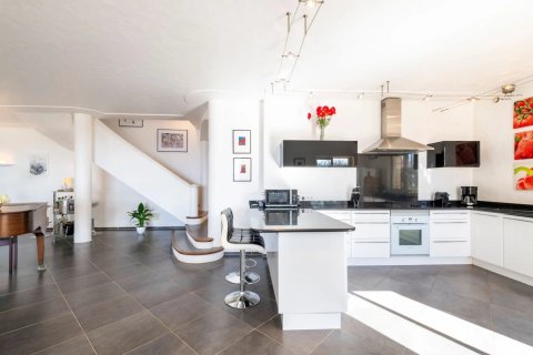 5 bedrooms Villa in Chateauneuf-Grasse, France No. 69079 13