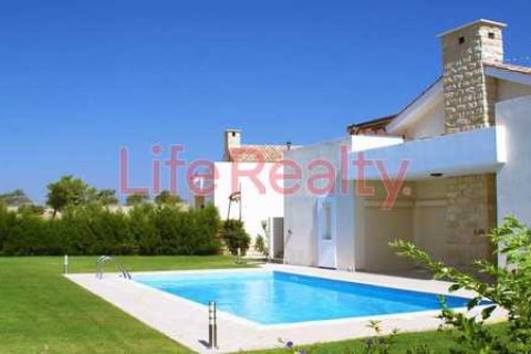 3 bedrooms House in Monagroulli, Cyprus No. 101779 4