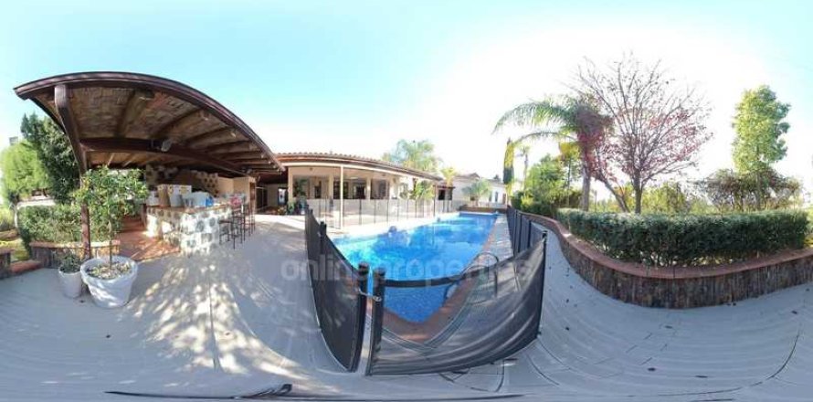 5 chambres House à Ergates, Cyprus No. 80049