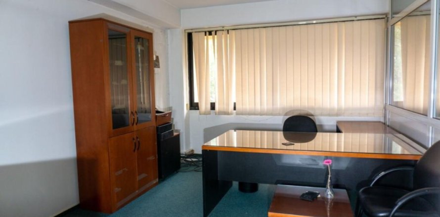 331m² Commercial property en Nicosia, Cyprus No. 105114