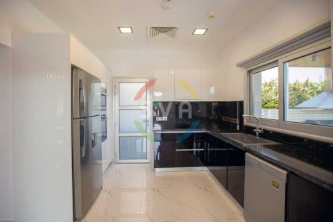 4 bedrooms Villa in Agios Tychonas, Cyprus No. 100813 4