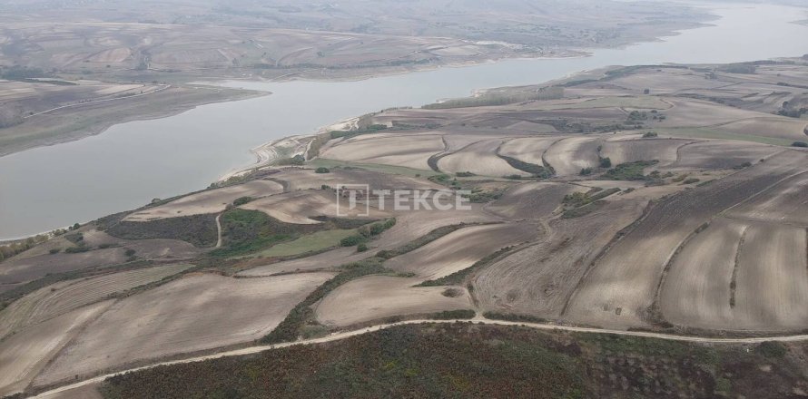 3283m² Land en Arnavutkoey, Turkey No. 21663