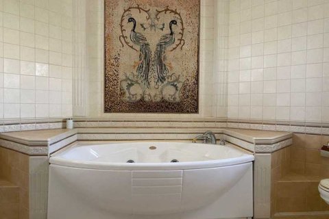 Дом с 6 спальнями в Пиргос, Кипр №81730 9