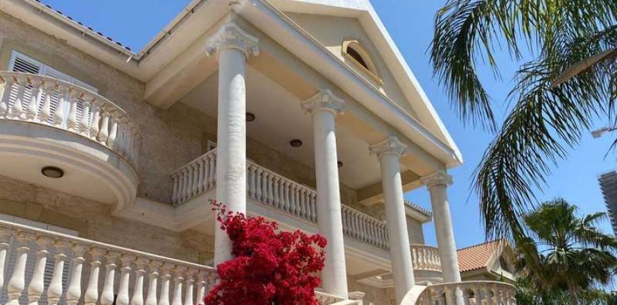 Дом с 6 спальнями в Пиргос, Кипр №81730