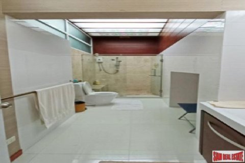 4 bedrooms Apartment in Bangkok, Thailand No. 96658 3