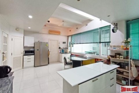 4 bedrooms Apartment in Bangkok, Thailand No. 96658 11